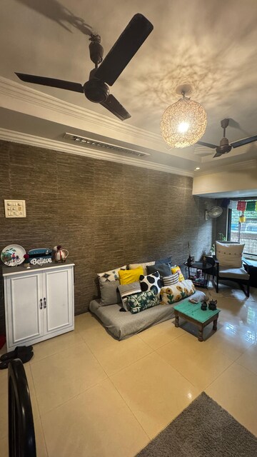 Team Area in 1 BHK Apartment at Mahim – for Rent