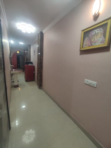 Room in 4 BHK Builder Floor at Sector 37 – for Rent