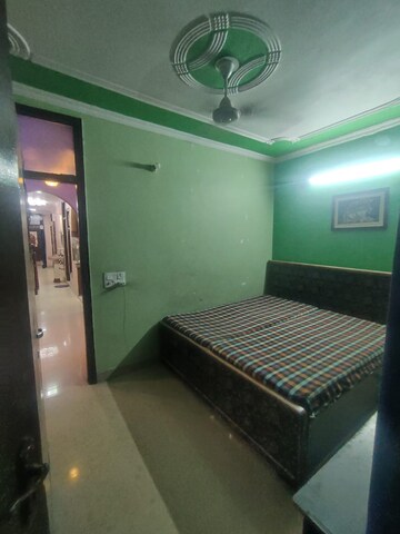 Bedroom in 4 BHK Builder Floor at Sector 37 – for Rent