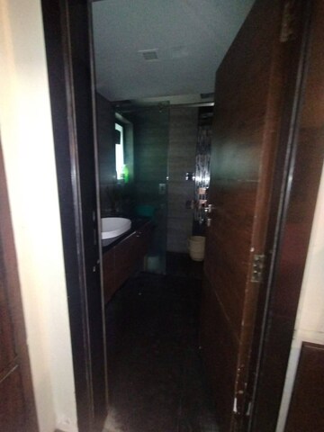 Furnished Amenities in 3 BHK Apartment at Andheri West – for Rent