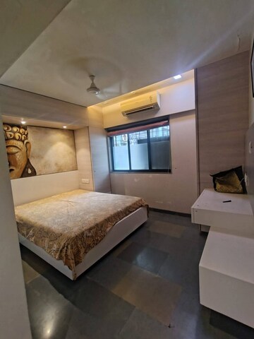 Bedroom in 3 BHK Apartment at Andheri West – for Rent