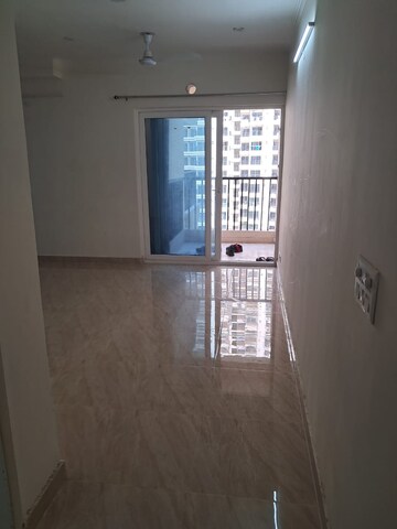 Room in 3 BHK Apartment at Gaur Yamuna City, Gaur Yamuna City – for Rent