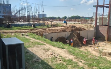 Shop For Sale in Sector 27a