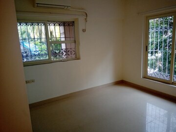 Room in 4 BHK Apartment at Eken Therese, Bandra West – for Rent