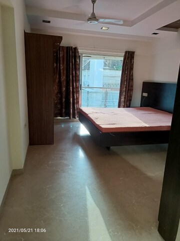 Room in 3.5 BHK Apartment at Anand 105, Bandra West – for Rent