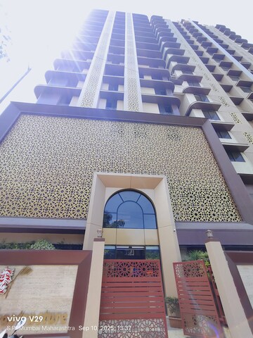 Team Area in 2 BHK Apartment at Alamdar The Auro, Lower Parel – for Rent