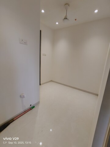 Room in 2 BHK Apartment at Alamdar The Auro, Lower Parel – for Rent