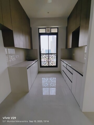 Room in 2 BHK Apartment at Alamdar The Auro, Lower Parel – for Rent