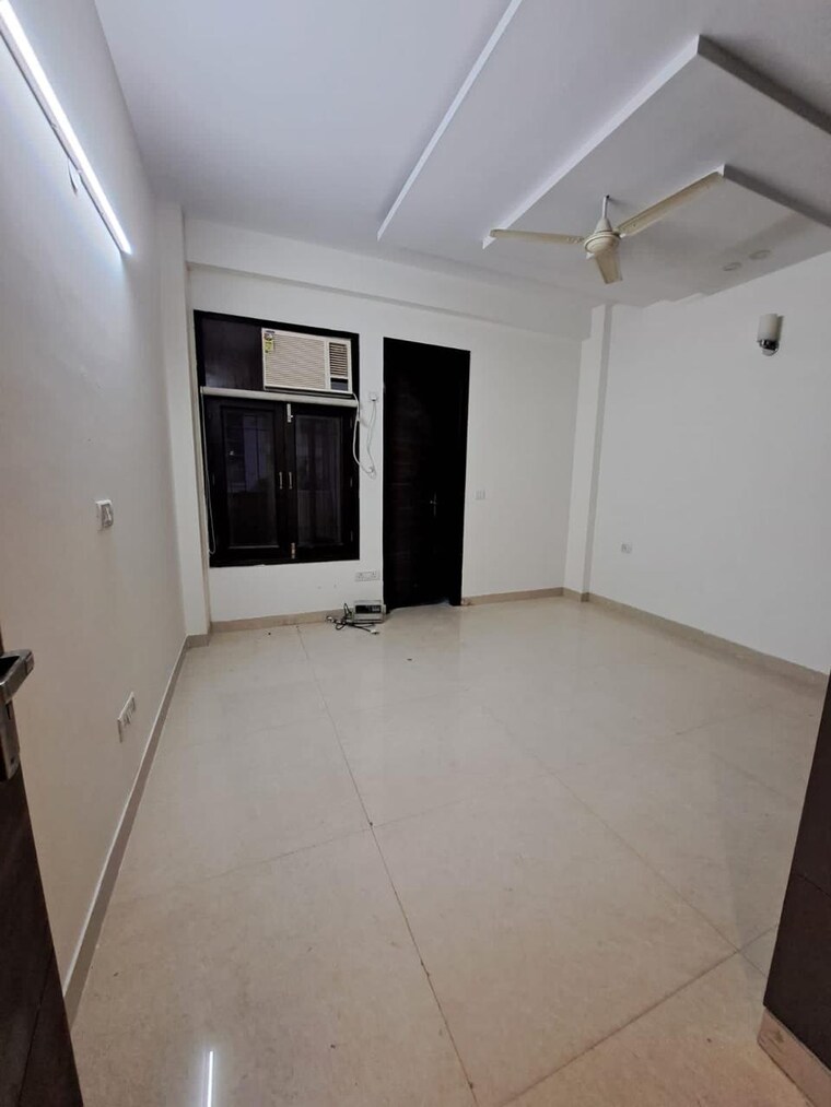 Room, unitech-south-city-ii 3 Bedroom 1500 Sq.Ft. Builder Floor In Sector 50 Gurgaon 9166266