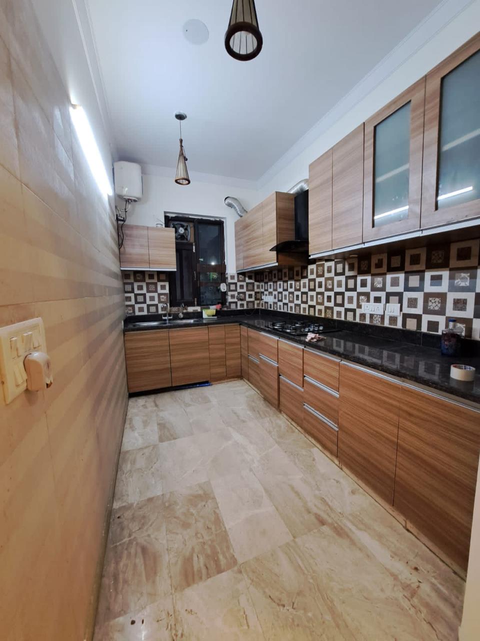 3 BHK + Pooja Room Builder Floor For Rent in Unitech South City II