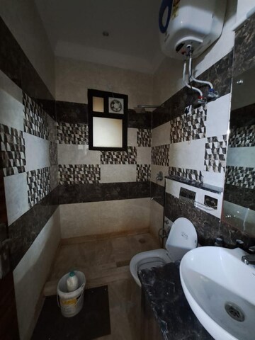 Team Area in 3 BHK Builder Floor at Unitech South City II, Sector 50 – for Rent