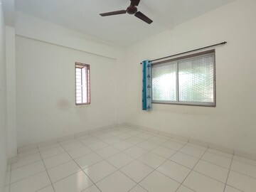 Room in 1 BHK Apartment at Kumar Samruddhi Society, Vishrantwadi – for Sale
