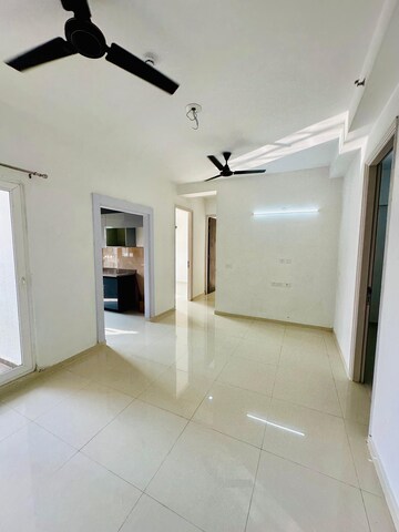 Room in 3 BHK Apartment at Arihant Abode, Sector 10 Greater Noida – for Rent