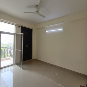 Room in 3 BHK Apartment at Aims Golf City, Noida Central – for Rent