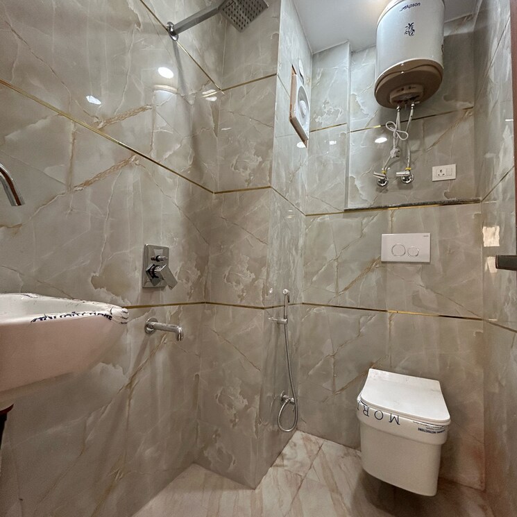 Bathroom, govindpuri 2 Bedroom 550 Sq.Ft. Builder Floor In Govindpuri Delhi 9166450