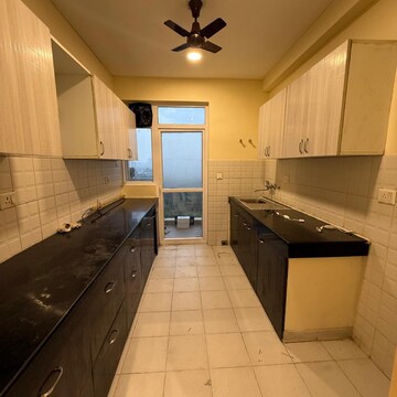 Kitchen in 3.5 BHK Apartment at Devindar Vihar, Sector 56 – for Rent
