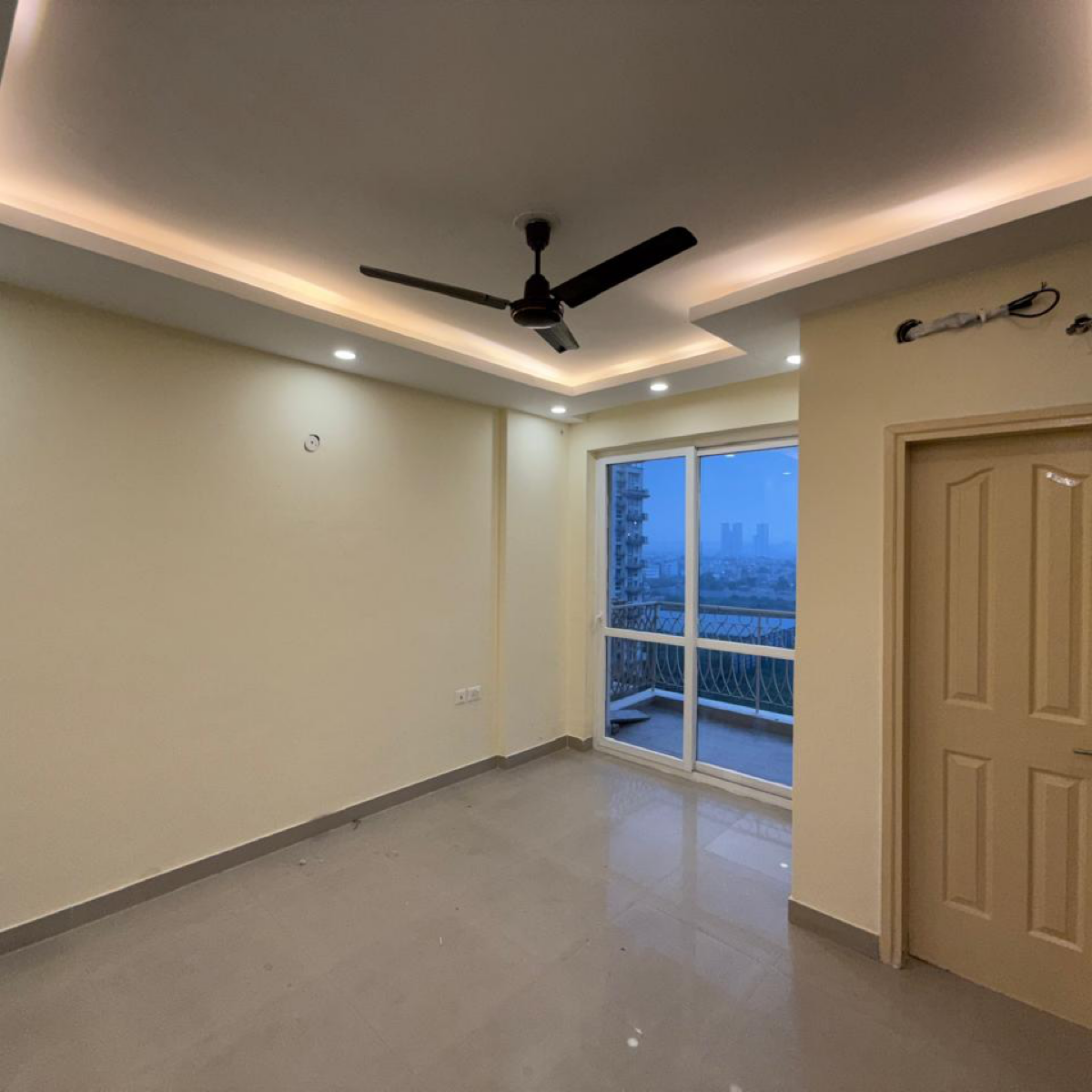 3.5 BHK + Servant Room 1950 Sq.Ft. Apartment in Devindar Vihar