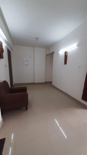 Room in 2 BHK Apartment at Shrachi Greenwood Nest, Rajarhat New Town – for Rent