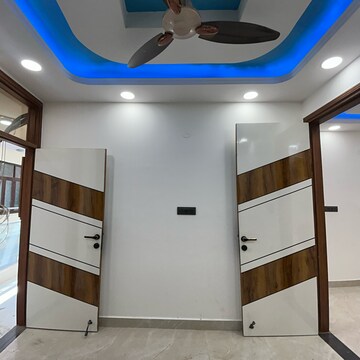 Furnished Amenities in 3 BHK Builder Floor at Govindpuri – for Sale
