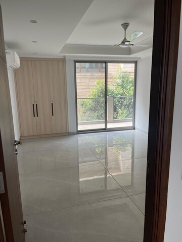 Room in 3 BHK Builder Floor at Greater Kailash ii – for Rent