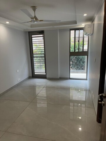 Room in 3 BHK Builder Floor at Greater Kailash ii – for Rent
