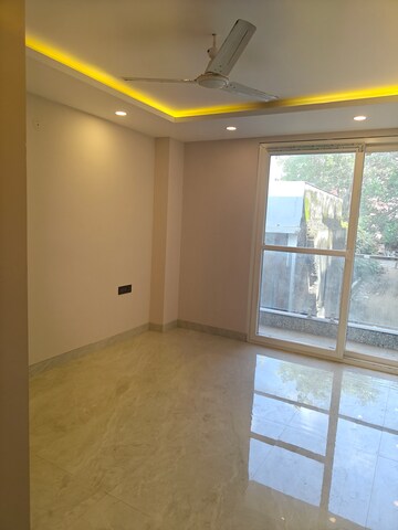 Room in 3 BHK Builder Floor at Sultanpur – for Rent