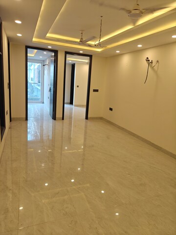 Room in 3 BHK Builder Floor at Sultanpur – for Rent