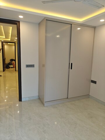 Room in 3 BHK Builder Floor at Sultanpur – for Rent