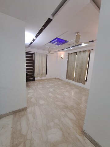 Room in 3 BHK Builder Floor at Chittaranjan Park – for Rent
