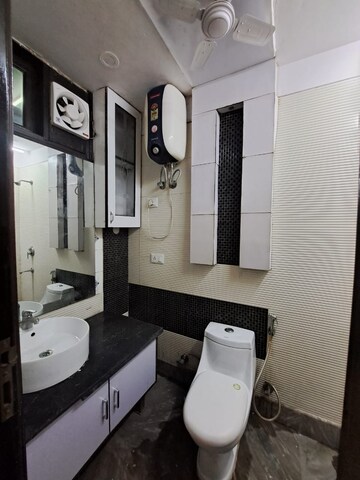 Team Area in 3 BHK Builder Floor at Chittaranjan Park – for Rent