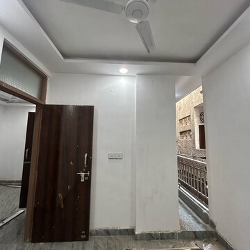 Building Lobby in 1 BHK Builder Floor at Govindpuri – for Sale