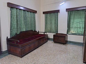 2 BHK Apartment For Rent in Lake Town