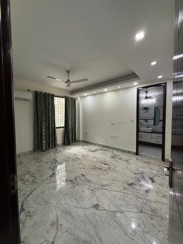 Room in 4 BHK Builder Floor at Kalkaji – for Rent