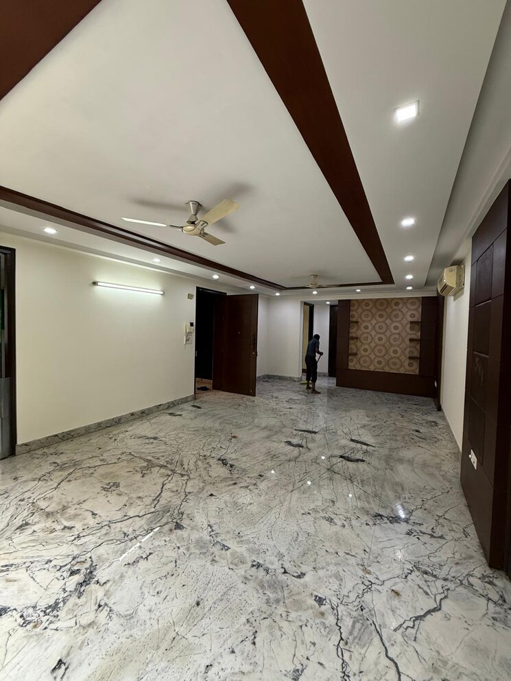 Room, kalkaji 4 Bedroom 2400 Sq.Ft. Builder Floor In Kalkaji Delhi 9166735