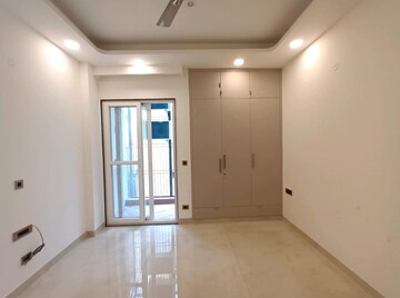 Room in 3 BHK Builder Floor at Saket – for Rent