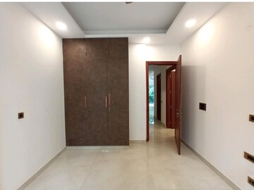 Room in 3 BHK Builder Floor at Saket – for Rent