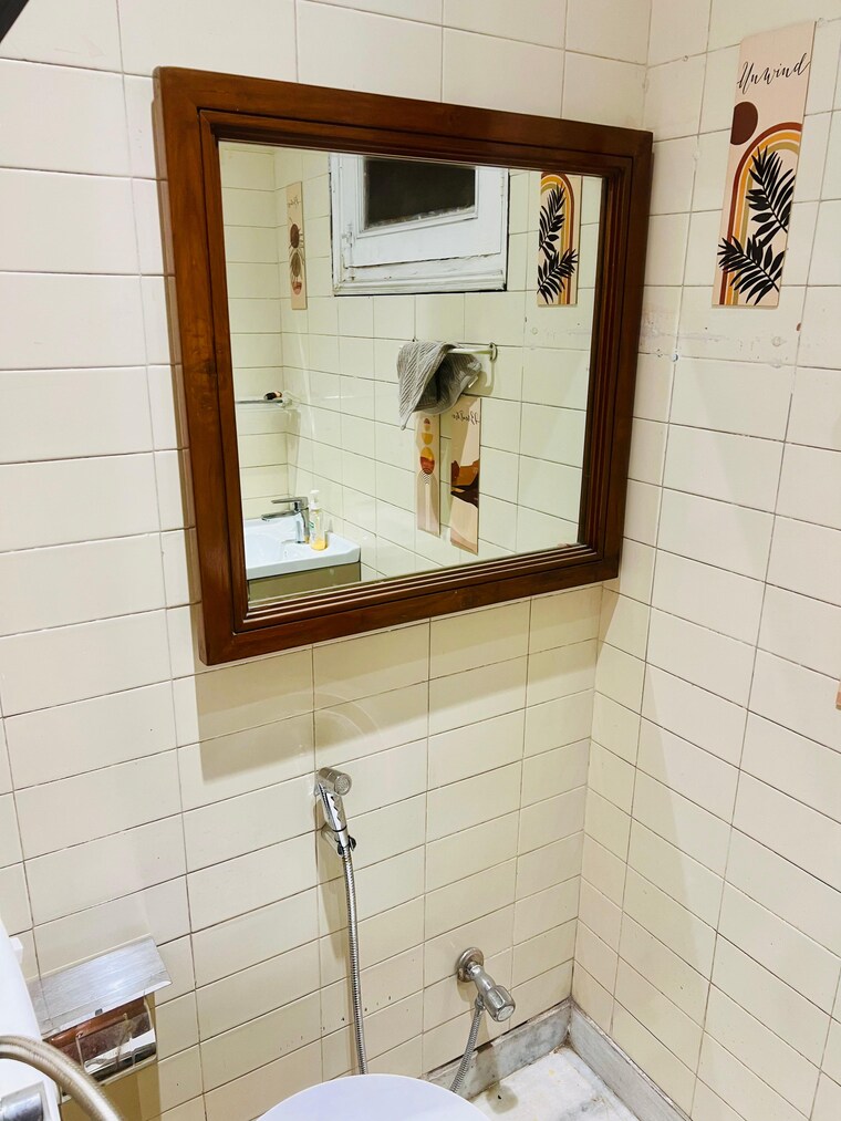 Balcony, greater kailash ii 3 Bedroom 250 Sq.Yd. Builder Floor In Greater Kailash ii Delhi 9166854