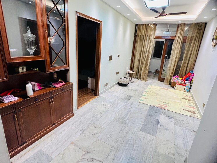 Bedroom, greater kailash ii 3 Bedroom 250 Sq.Yd. Builder Floor In Greater Kailash ii Delhi 9166854