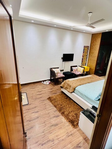 Master Bedroom in 3 BHK Builder Floor at Greater Kailash ii – for Rent