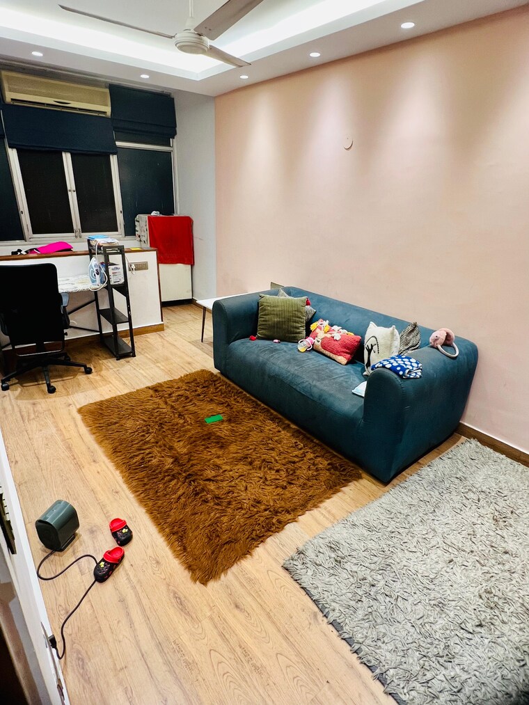 Bedroom, greater kailash ii 3 Bedroom 250 Sq.Yd. Builder Floor In Greater Kailash ii Delhi 9166854