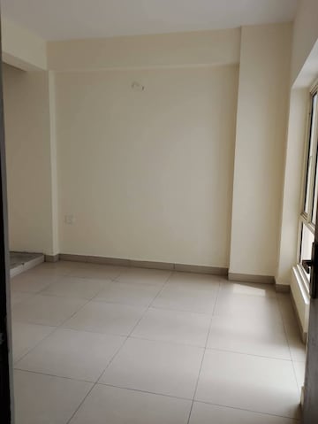 Room in 2 BHK Apartment at Amrapali Centurian Park, Tech Zone 4 Greater Noida – for Rent