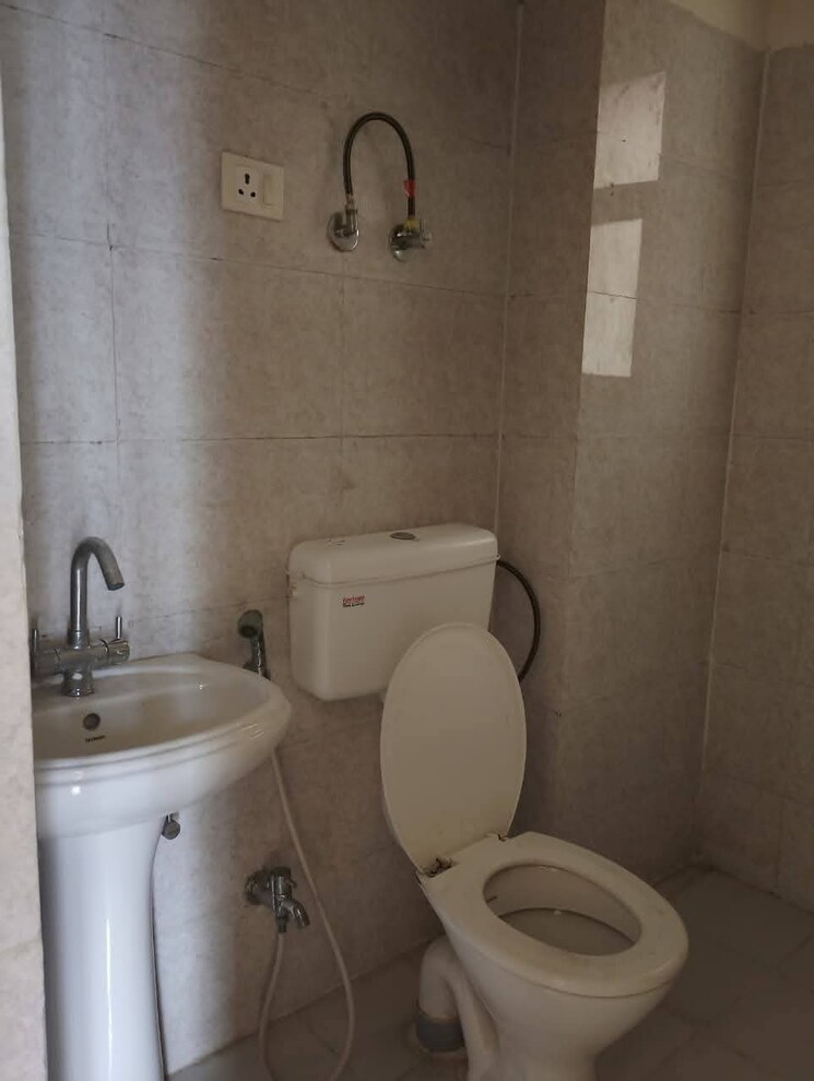 Bathroom, amrapali-centurian-park 2 Bedroom 900 Sq.Ft. Apartment In Tech Zone 4 Greater Noida Greater Noida 9166846