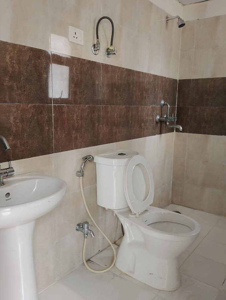 Bathroom, amrapali-centurian-park 2 Bedroom 900 Sq.Ft. Apartment In Tech Zone 4 Greater Noida Greater Noida 9166846