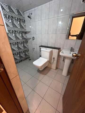 Bathroom in 3 BHK Apartment at Prestige Finsbury Park Regent, Bagaluru – for Rent