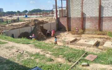 Shop For Sale in Sector 27a