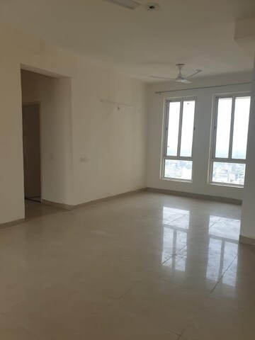 Room in 3 BHK Apartment at Jaypee Kensington Park Apartments, Sector 133 – for Rent