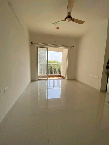 Room in 2 BHK Apartment at Lodha Amara, Kolshet Road – for Sale