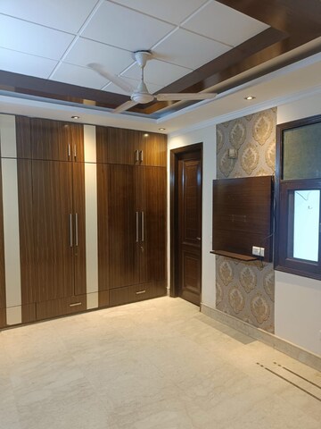Room in 3 BHK Builder Floor at Kalkaji – for Rent