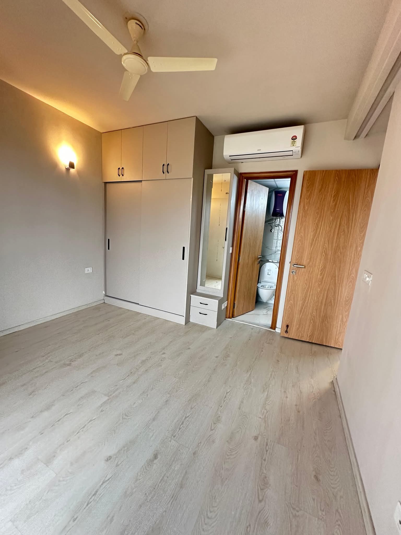 2 BHK + Extra Room Apartment For Rent in M3M Sky City