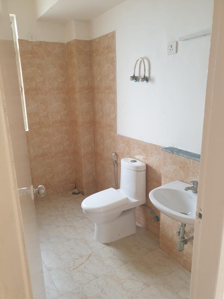 Bathroom, sikka-kaamna-greens 3 Bedroom 1700 Sq.Ft. Apartment In Sector 143a Noida Noida 9166955